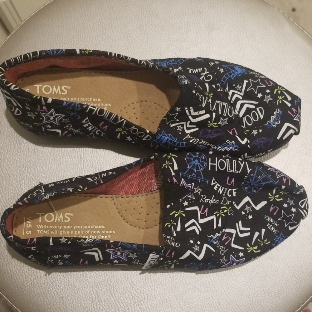 TOMS shoes size 5.5